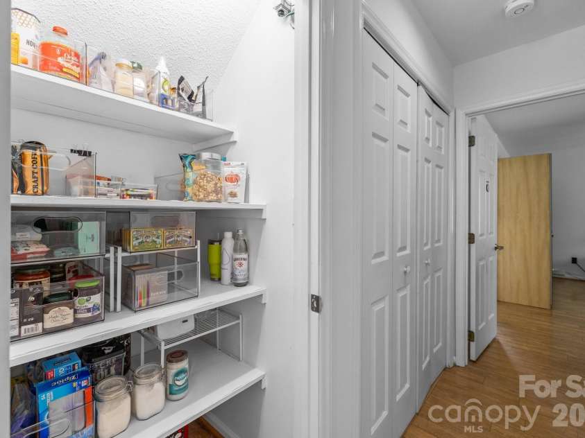 13914 Loch Loyal Drive, Charlotte, NC 28273.  MLS# CAR4363842, YatesRealty ID 12049. Pantry