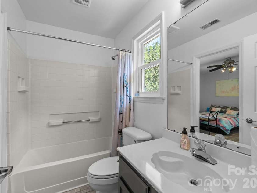 13914 Loch Loyal Drive, Charlotte, NC 28273.  MLS# CAR4363842, YatesRealty ID 12049. Upstairs bath