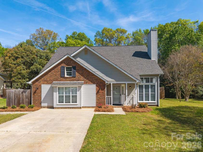 13914 Loch Loyal Drive, Charlotte, NC 28273.  MLS# CAR4363842, YatesRealty ID 12049. Welcome home!