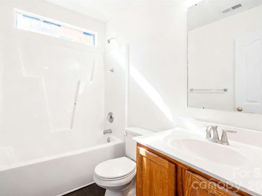 232 Wrayhill Drive, Charlotte, NC 28262.  MLS# CAR4352639, YatesRealty ID 12051. Full bathroom upstairs