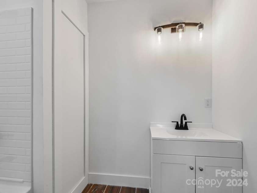 454 Mount Pleasant Road, Marion, NC 28752.  MLS# CAR4204255, YatesRealty ID 12051. 