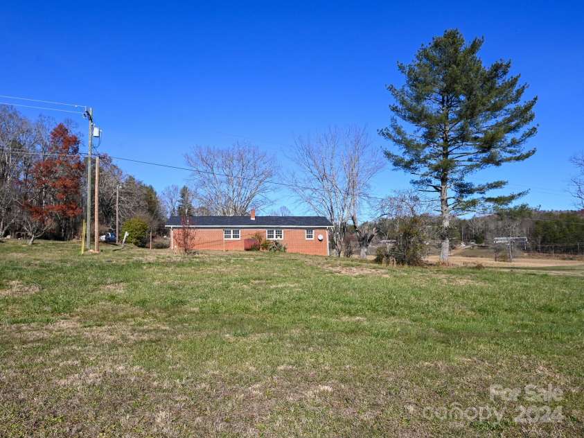 454 Mount Pleasant Road, Marion, NC 28752.  MLS# CAR4204255, YatesRealty ID 12051. 