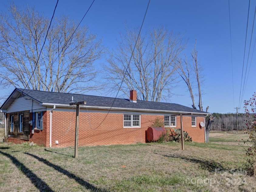 454 Mount Pleasant Road, Marion, NC 28752.  MLS# CAR4204255, YatesRealty ID 12051. 