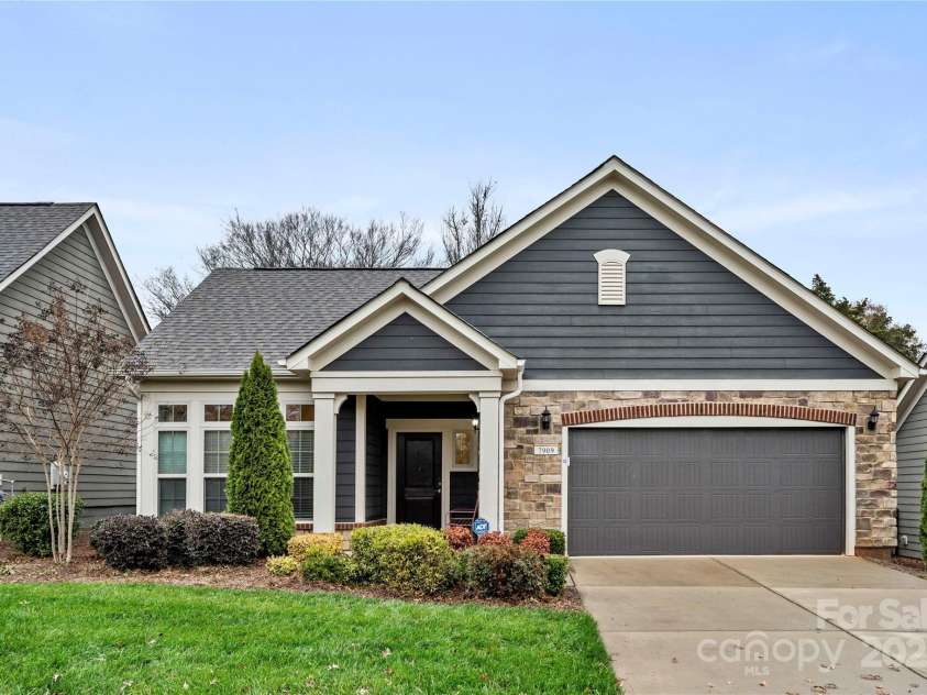 7909 Parknoll Drive, Huntersville, NC 28078.  MLS# CAR4235684, YatesRealty ID 12052. 