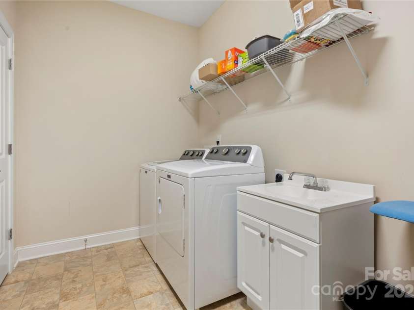 7909 Parknoll Drive, Huntersville, NC 28078.  MLS# CAR4235684, YatesRealty ID 12052. 