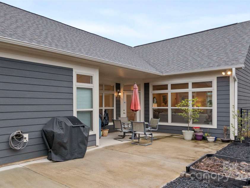 7909 Parknoll Drive, Huntersville, NC 28078.  MLS# CAR4235684, YatesRealty ID 12052. 