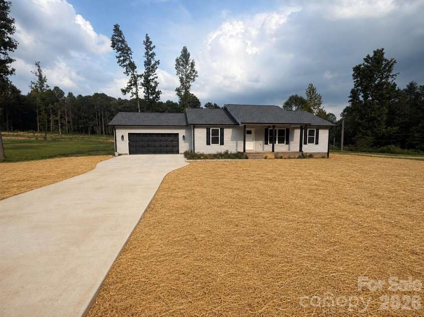 2019 Pineview Drive, Shelby, NC 28150.  MLS# CAR4337865, YatesRealty ID 12053. 