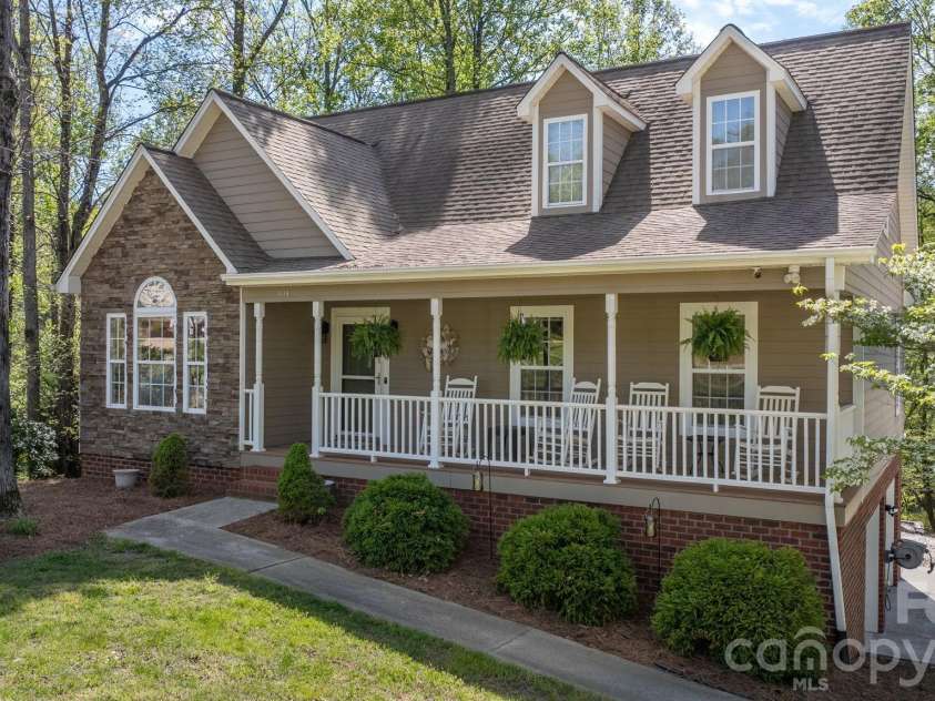 104 Buck Shoals Circle, Hudson, NC 28638.  MLS# CAR4368354, YatesRealty ID 12055. 