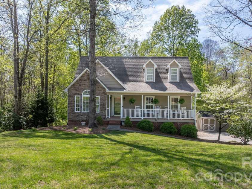104 Buck Shoals Circle, Hudson, NC 28638.  MLS# CAR4368354, YatesRealty ID 12055. 