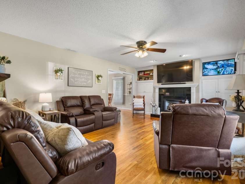 104 Buck Shoals Circle, Hudson, NC 28638.  MLS# CAR4368354, YatesRealty ID 12055. 