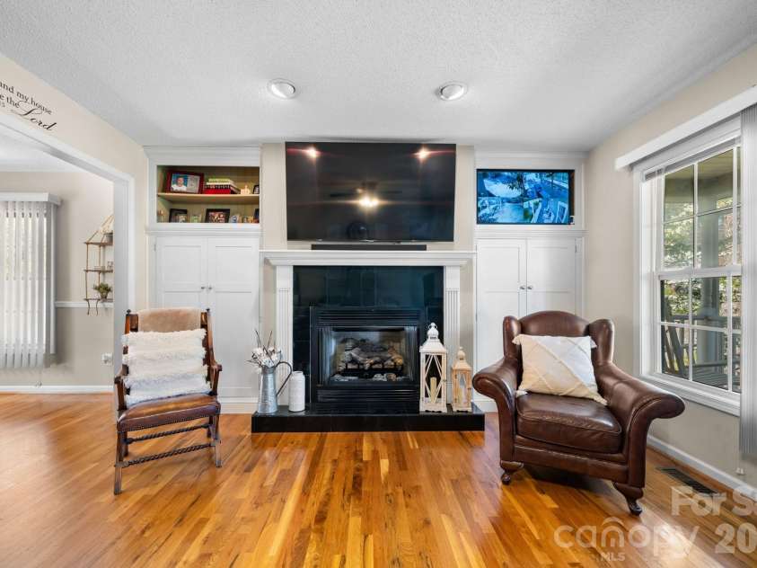 104 Buck Shoals Circle, Hudson, NC 28638.  MLS# CAR4368354, YatesRealty ID 12055. 
