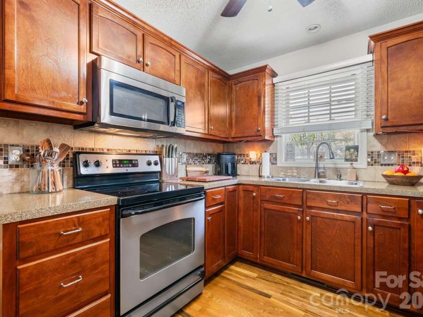 104 Buck Shoals Circle, Hudson, NC 28638.  MLS# CAR4368354, YatesRealty ID 12055. 