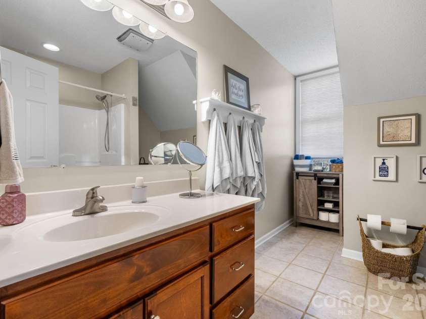 104 Buck Shoals Circle, Hudson, NC 28638.  MLS# CAR4368354, YatesRealty ID 12055. 