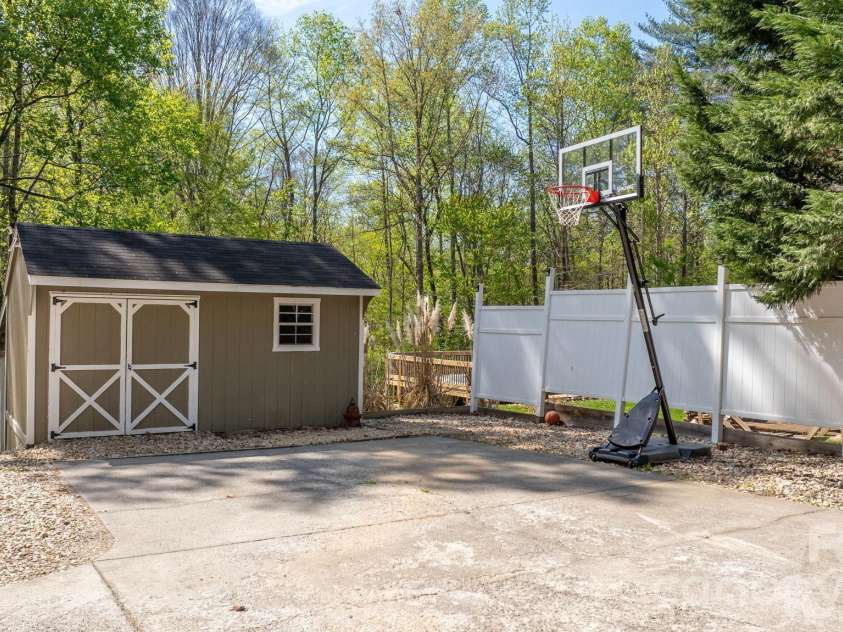 104 Buck Shoals Circle, Hudson, NC 28638.  MLS# CAR4368354, YatesRealty ID 12055. 