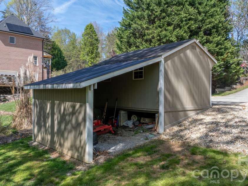 104 Buck Shoals Circle, Hudson, NC 28638.  MLS# CAR4368354, YatesRealty ID 12055. 