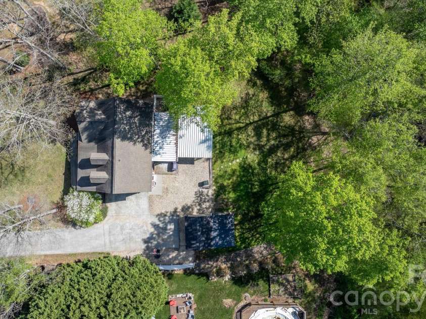 104 Buck Shoals Circle, Hudson, NC 28638.  MLS# CAR4368354, YatesRealty ID 12055. 