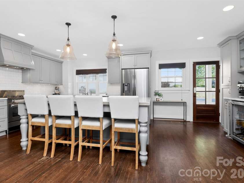2400 Bay Street, Charlotte, NC 28205.  MLS# CAR4365695, YatesRealty ID 12056. 