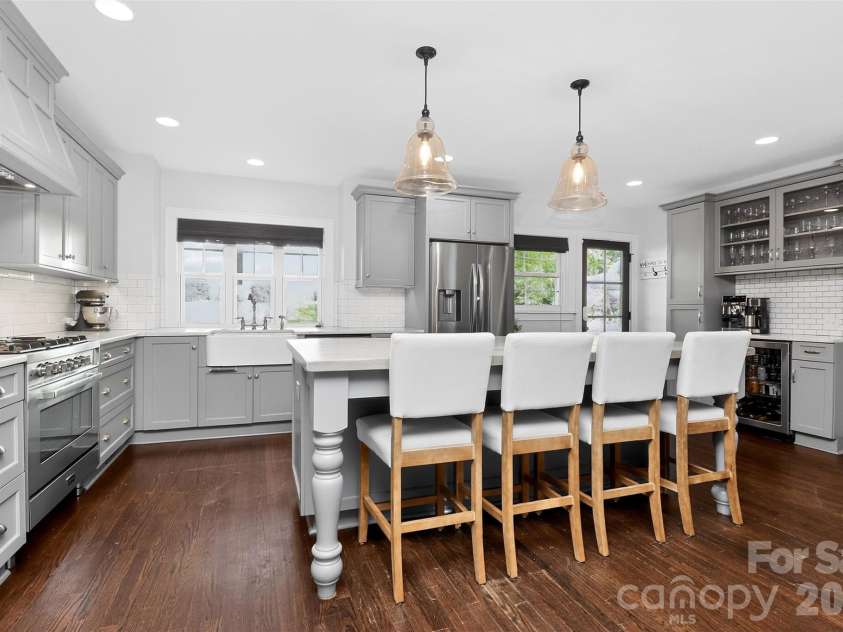 2400 Bay Street, Charlotte, NC 28205.  MLS# CAR4365695, YatesRealty ID 12056. 