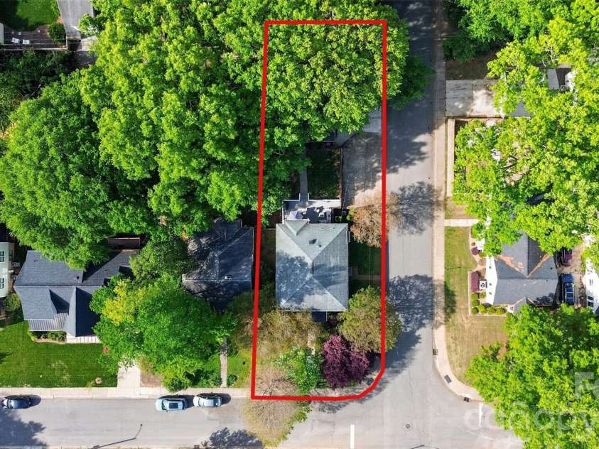 2400 Bay Street, Charlotte, NC 28205.  MLS# CAR4365695, YatesRealty ID 12056. 