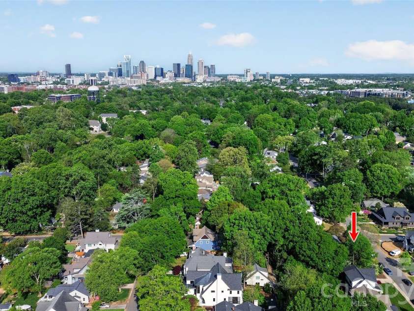 2400 Bay Street, Charlotte, NC 28205.  MLS# CAR4365695, YatesRealty ID 12056. 