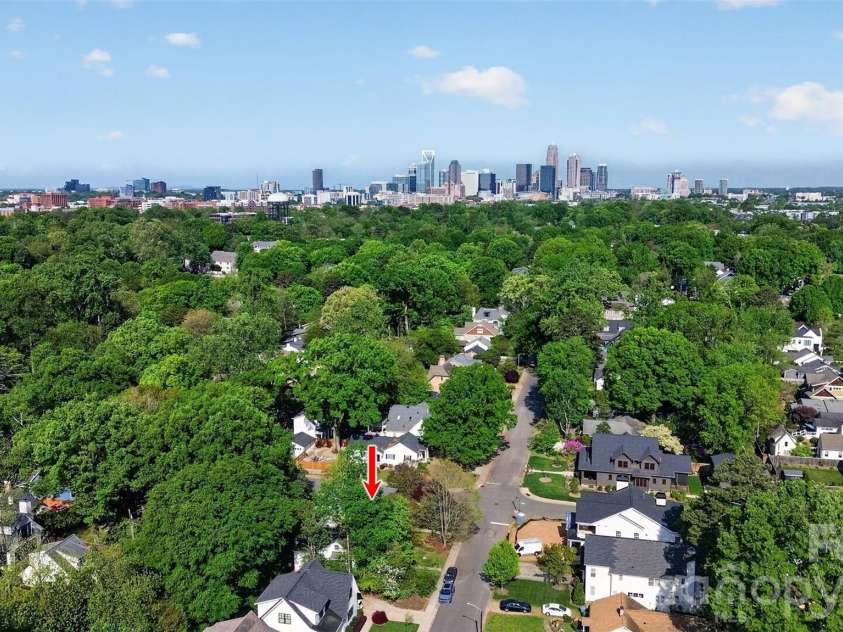 2400 Bay Street, Charlotte, NC 28205.  MLS# CAR4365695, YatesRealty ID 12056. 