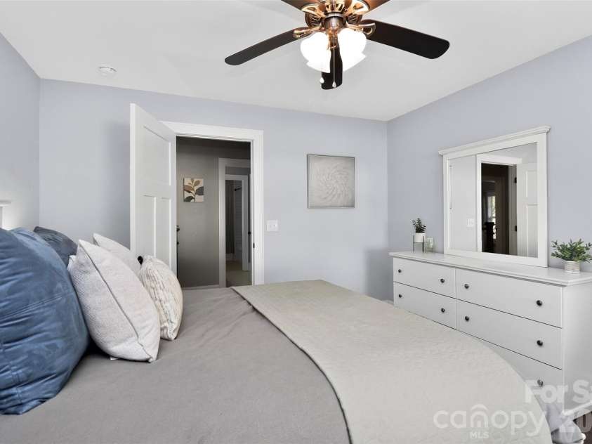 2400 Bay Street, Charlotte, NC 28205.  MLS# CAR4365695, YatesRealty ID 12056. 