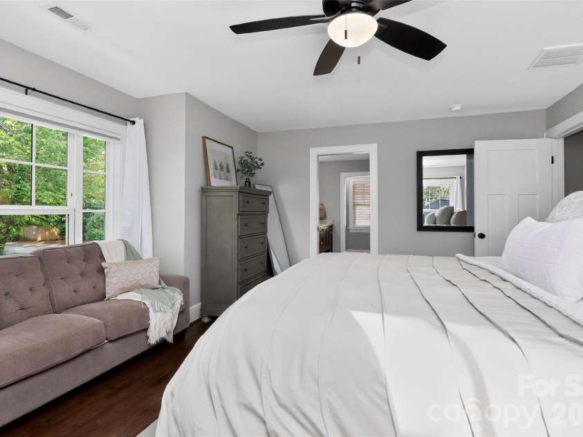 2400 Bay Street, Charlotte, NC 28205.  MLS# CAR4365695, YatesRealty ID 12056. 