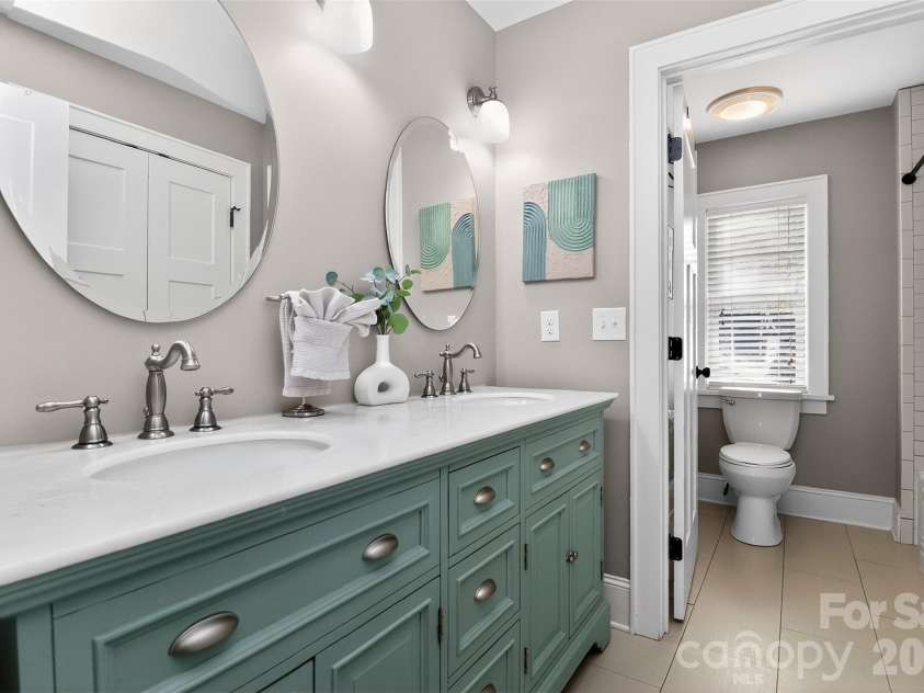 2400 Bay Street, Charlotte, NC 28205.  MLS# CAR4365695, YatesRealty ID 12056. Hall Bath