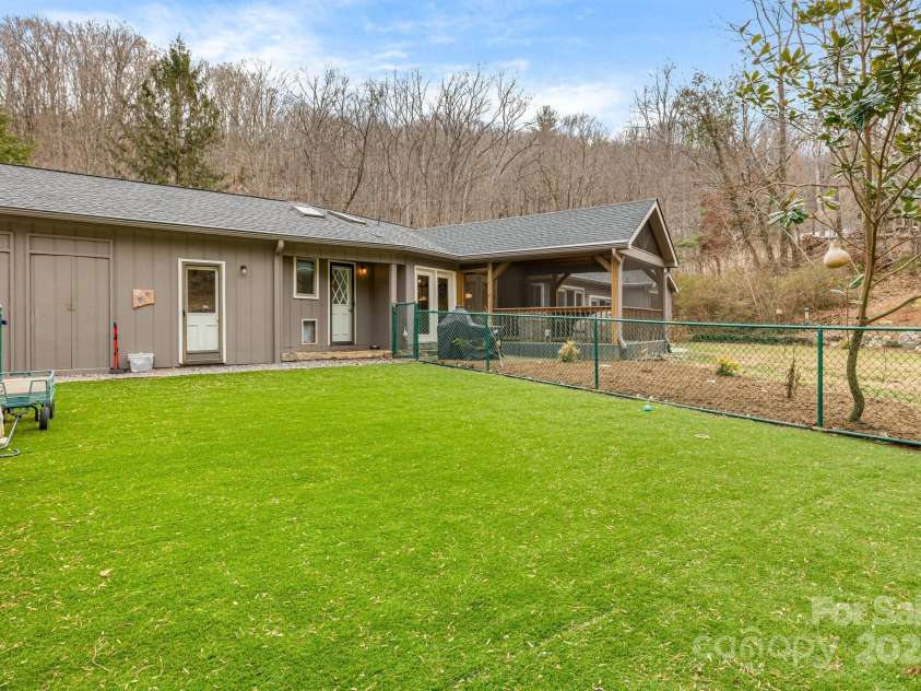 53 Jump Cove Road, Weaverville, NC 28787.  MLS# CAR4209397, YatesRealty ID 12056. Fenced Pet Area