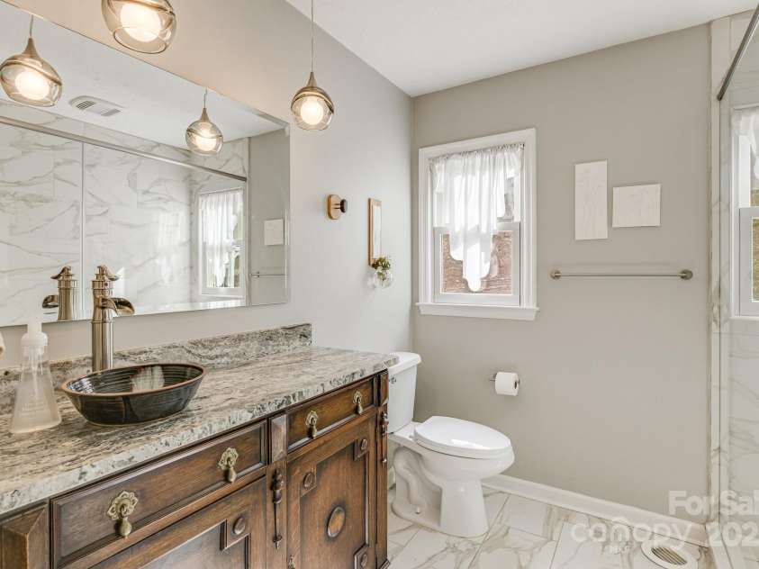 53 Jump Cove Road, Weaverville, NC 28787.  MLS# CAR4209397, YatesRealty ID 12056. Hall Bath with Walk in Shower