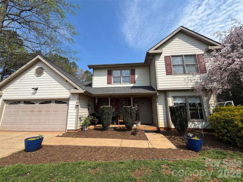 70 Sienna Drive, Hickory, NC 28601.  MLS# CAR4365038, YatesRealty ID 12057. 