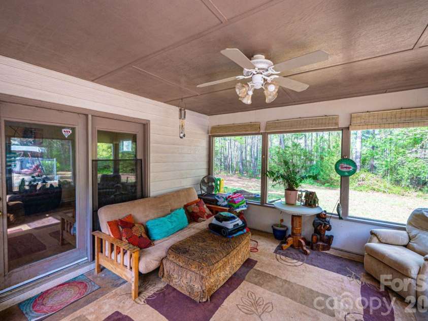 70 Sienna Drive, Hickory, NC 28601.  MLS# CAR4365038, YatesRealty ID 12057. 