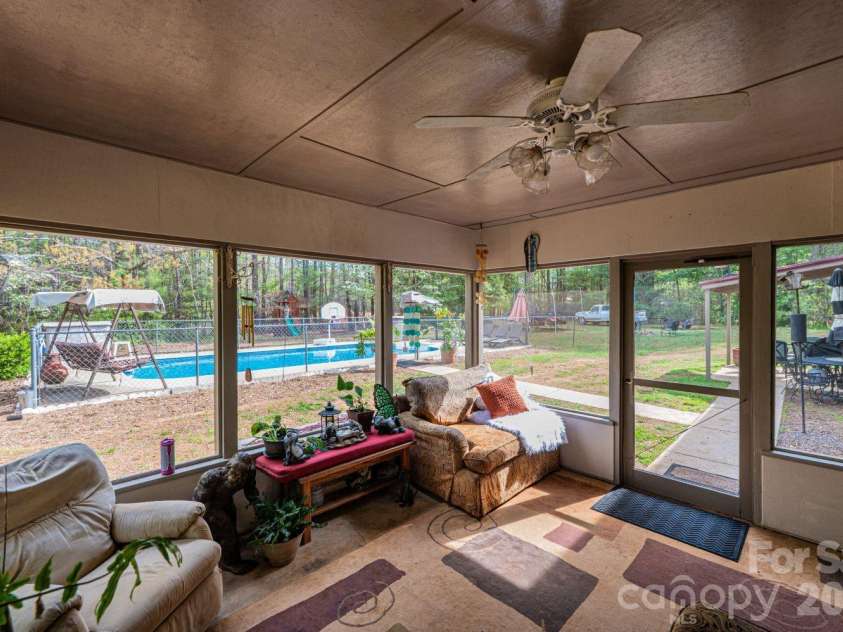 70 Sienna Drive, Hickory, NC 28601.  MLS# CAR4365038, YatesRealty ID 12057. 