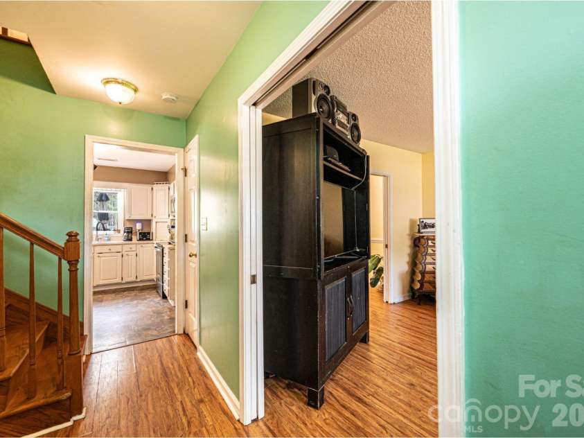 70 Sienna Drive, Hickory, NC 28601.  MLS# CAR4365038, YatesRealty ID 12057. 