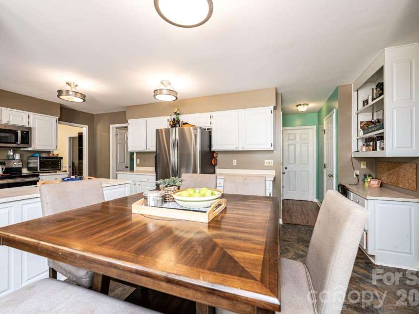 70 Sienna Drive, Hickory, NC 28601.  MLS# CAR4365038, YatesRealty ID 12057. 