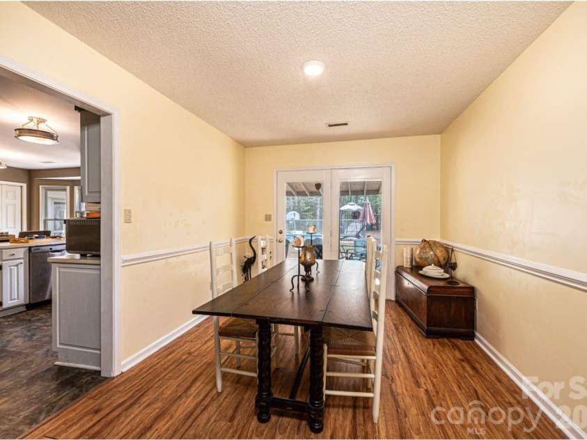 70 Sienna Drive, Hickory, NC 28601.  MLS# CAR4365038, YatesRealty ID 12057. 