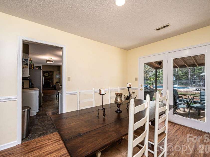 70 Sienna Drive, Hickory, NC 28601.  MLS# CAR4365038, YatesRealty ID 12057. 