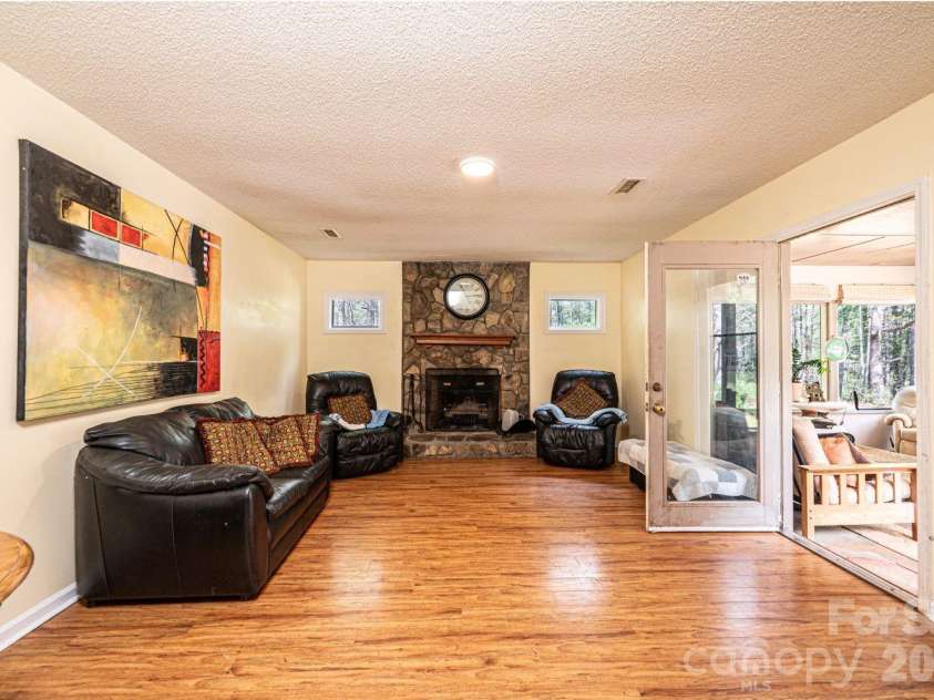 70 Sienna Drive, Hickory, NC 28601.  MLS# CAR4365038, YatesRealty ID 12057. 