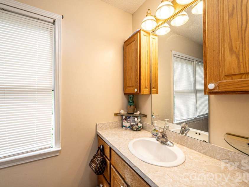 70 Sienna Drive, Hickory, NC 28601.  MLS# CAR4365038, YatesRealty ID 12057. 