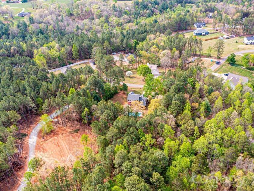 70 Sienna Drive, Hickory, NC 28601.  MLS# CAR4365038, YatesRealty ID 12057. 