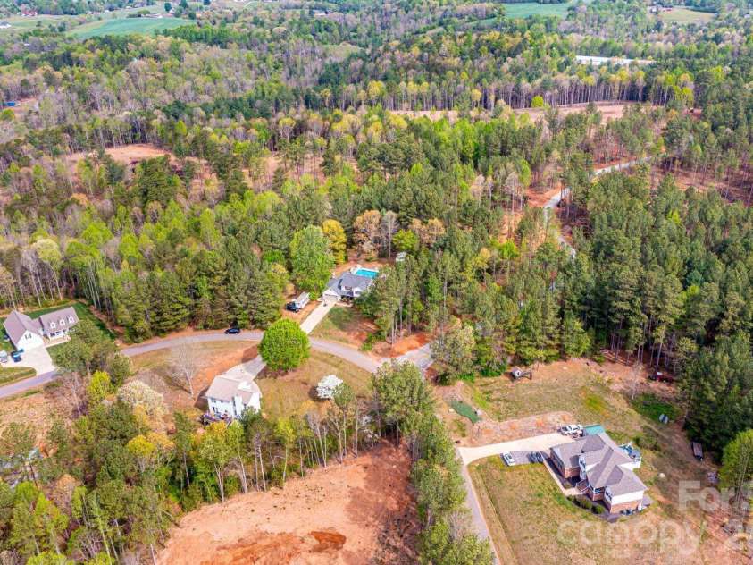 70 Sienna Drive, Hickory, NC 28601.  MLS# CAR4365038, YatesRealty ID 12057. 