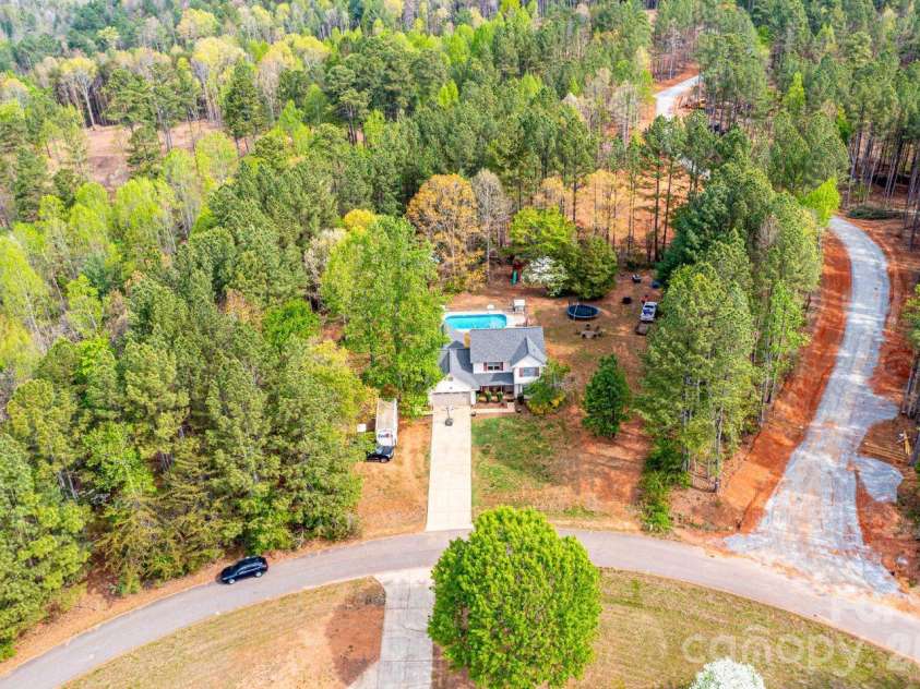 70 Sienna Drive, Hickory, NC 28601.  MLS# CAR4365038, YatesRealty ID 12057. 