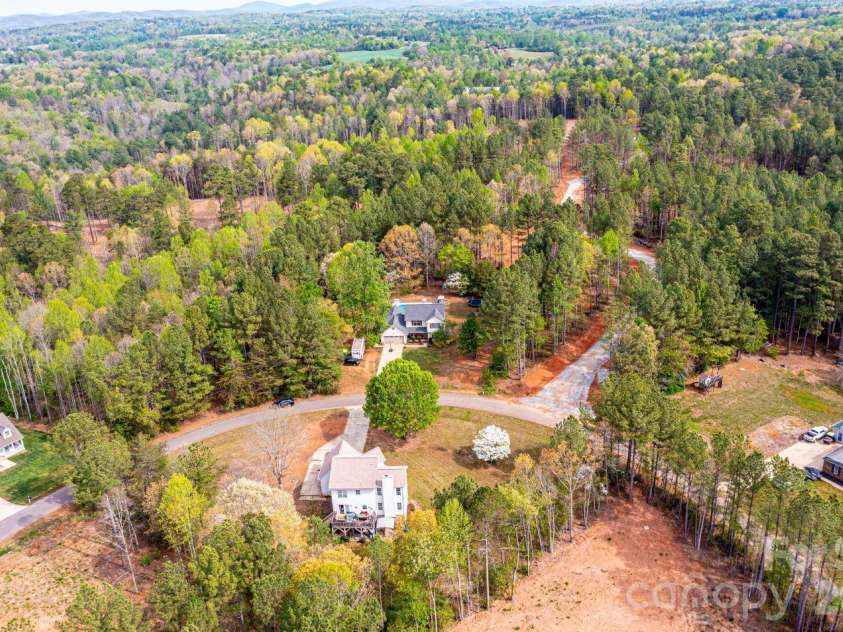 70 Sienna Drive, Hickory, NC 28601.  MLS# CAR4365038, YatesRealty ID 12057. 