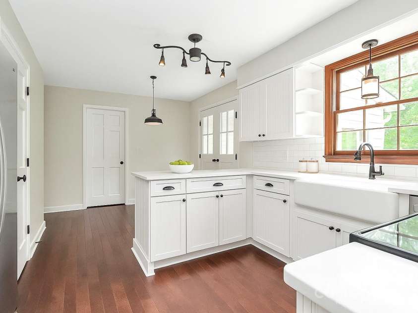 7020 Leesburg Road, Charlotte, NC 28215.  MLS# CAR4272446, YatesRealty ID 12057. 