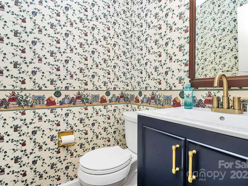 7020 Leesburg Road, Charlotte, NC 28215.  MLS# CAR4272446, YatesRealty ID 12057. 