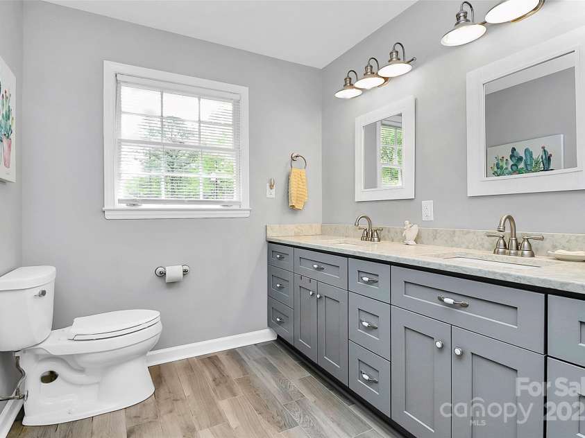 7020 Leesburg Road, Charlotte, NC 28215.  MLS# CAR4272446, YatesRealty ID 12057. 