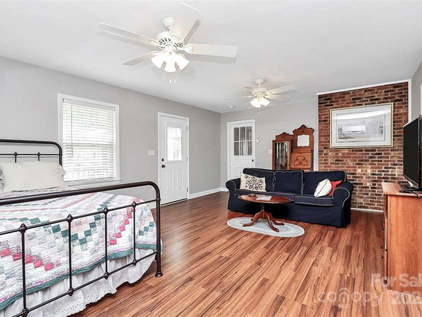 7020 Leesburg Road, Charlotte, NC 28215.  MLS# CAR4272446, YatesRealty ID 12057. 