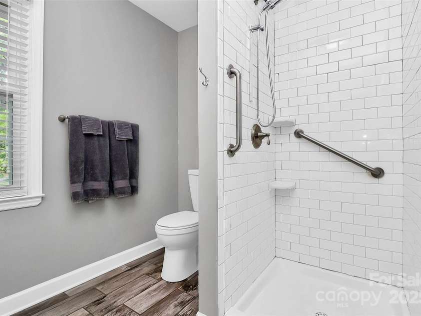 7020 Leesburg Road, Charlotte, NC 28215.  MLS# CAR4272446, YatesRealty ID 12057. 