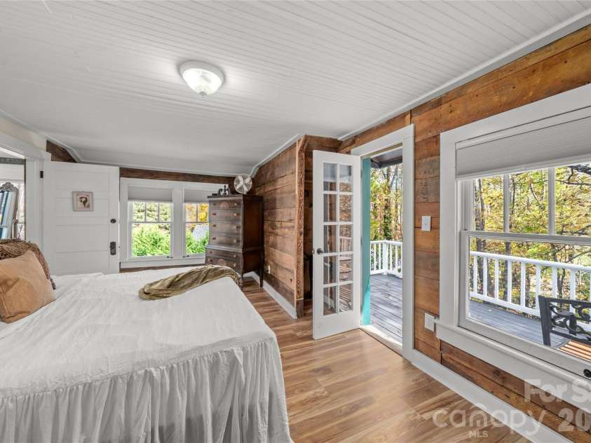 125 Timberline Drive, Maggie Valley, NC 28751.  MLS# CAR4365307, YatesRealty ID 12058. 2nd upstairs bedroom