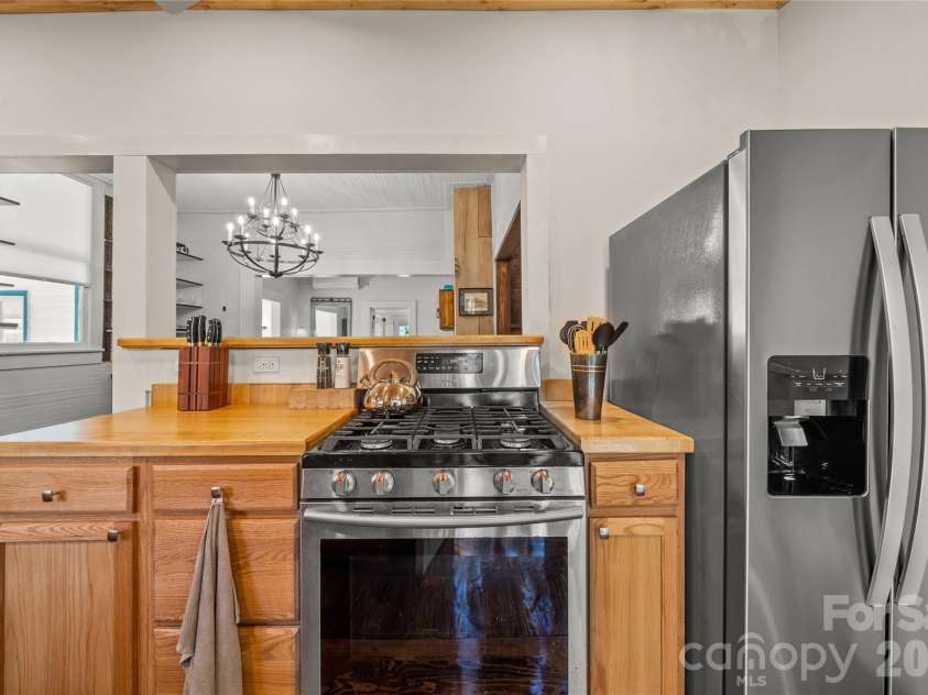 125 Timberline Drive, Maggie Valley, NC 28751.  MLS# CAR4365307, YatesRealty ID 12058. 